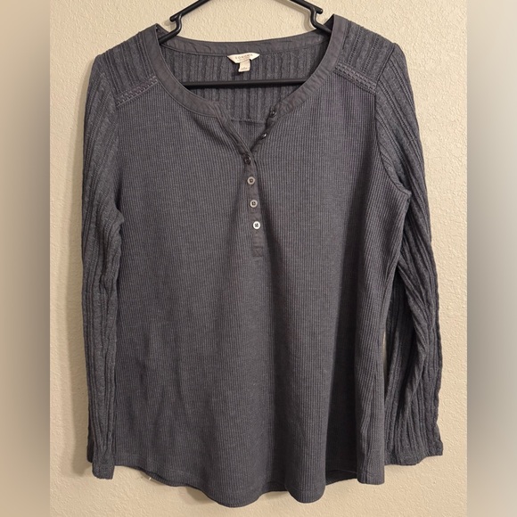 Sonoma life + style ladies large thermal Henley, top gray with crocheted sleeves - Picture 1 of 8